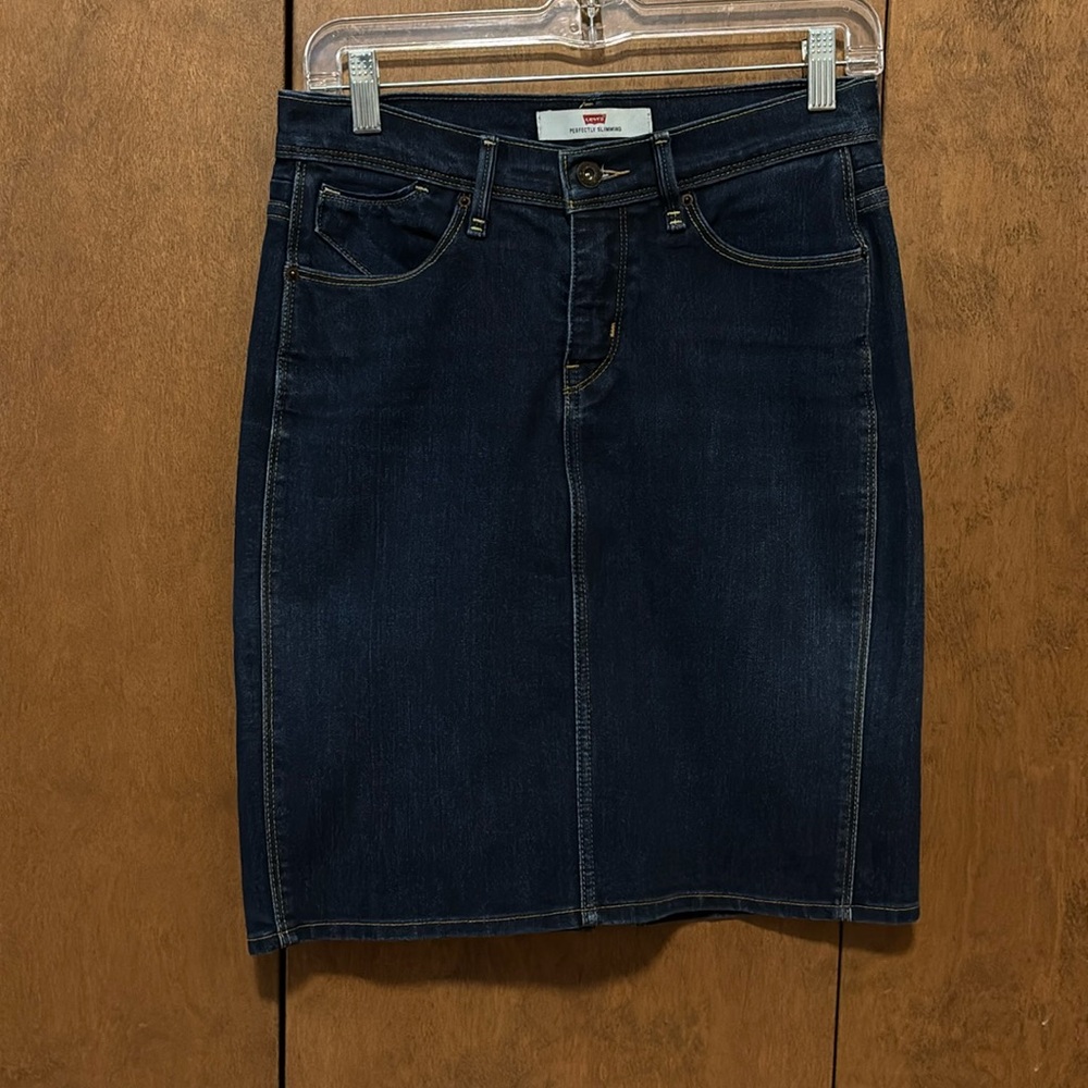 Levi’s Perfectl Slimming Pencil Skirt, sz. 4